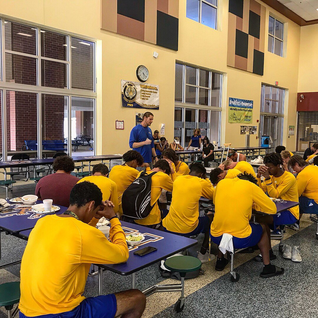 ChrisRegan23's tweet image. Our @FCA_TCoast Staff &amp;amp; Volunteers had a great connect with @MartinCoSports Freshman/JV/Varsity football teams today! Jay Holland spoke to the varsity team on manhood. ”A boy uses his strength to get what he wants, But a man uses his strength to take care of people” 🔥#makingmen