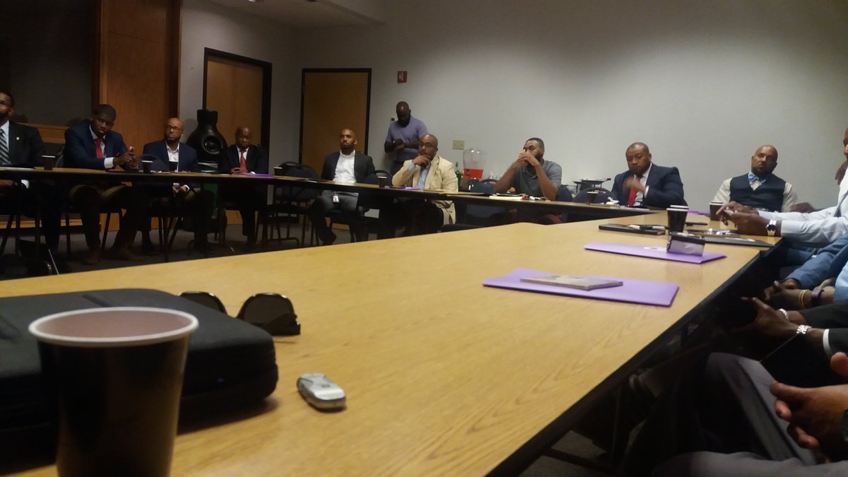 100BlackMenJax's tweet image. Great turnout for the #J100 New Member Orientation. All of them are eager to #mentor &amp;amp; do great things in the community. 
#100BMOA #100BlackMenJax #EconomicEmpowerment #ProjectSuccessMentoringProgram #MenTacklingtheBigC #Whattheyseeiswhattheyllbe #DuvalCounty