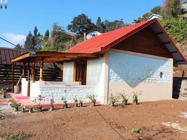 Holiden1's tweet photo. Silence, Solitude, and Splendid view- Experience the best of Darjeeling.

Experience Darjeeling from this house here: https://t.co/QxNoqWYyow

#holiden #Homestays #Homestay #TuesdayThoughts https://t.co/gjOzPYcJG8