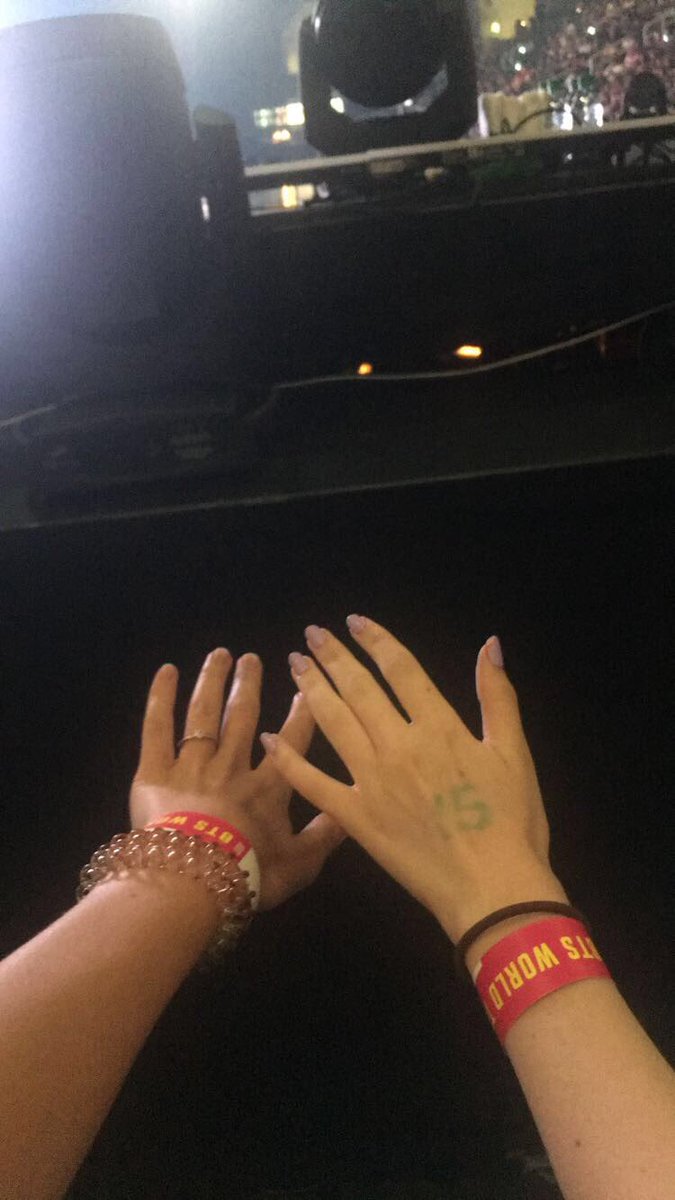 mythicaItae's tweet photo. WE OUT HERE OMFHFCNJCBG #LoveYourselfinLA #LoveYourselfTour https://t.co/Rjly0dDhyB