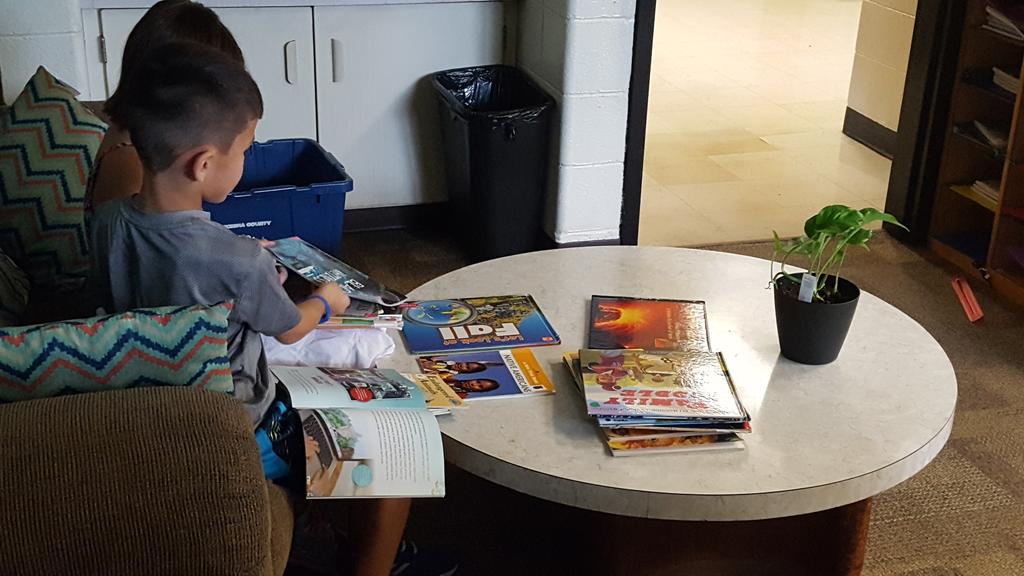 rachael_t27's tweet photo. Reorganizing our classroom library was next on the agenda. We need to know where to find engaging books! #sdwpositiveimpact #sdwlit #goheyer #vamosheyer https://t.co/3QI3PTqxvU
