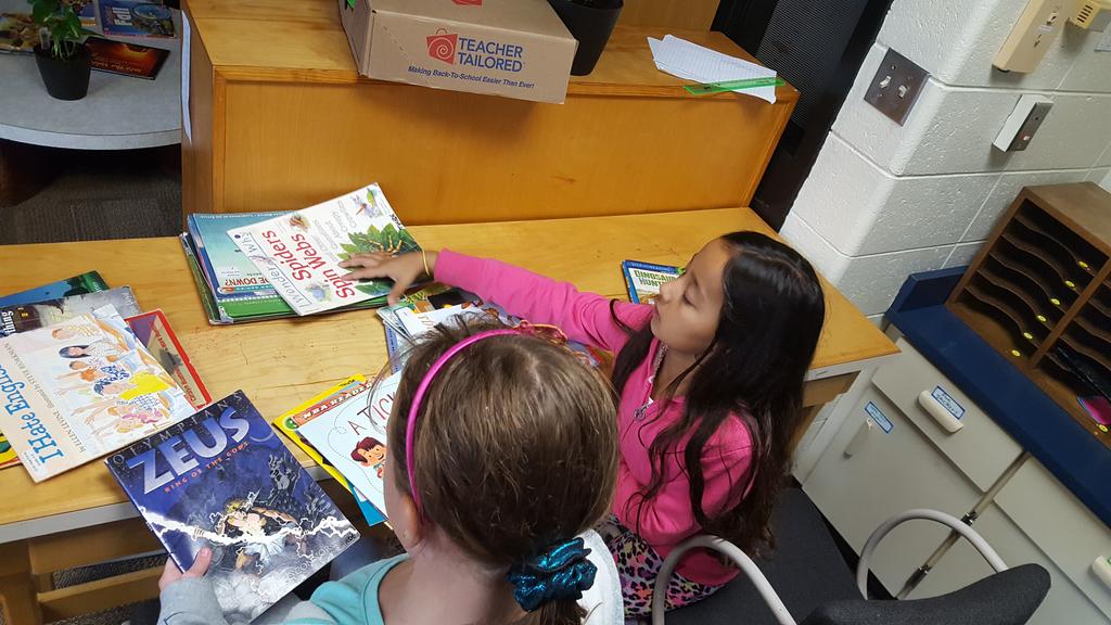 rachael_t27's tweet photo. Reorganizing our classroom library was next on the agenda. We need to know where to find engaging books! #sdwpositiveimpact #sdwlit #goheyer #vamosheyer https://t.co/3QI3PTqxvU