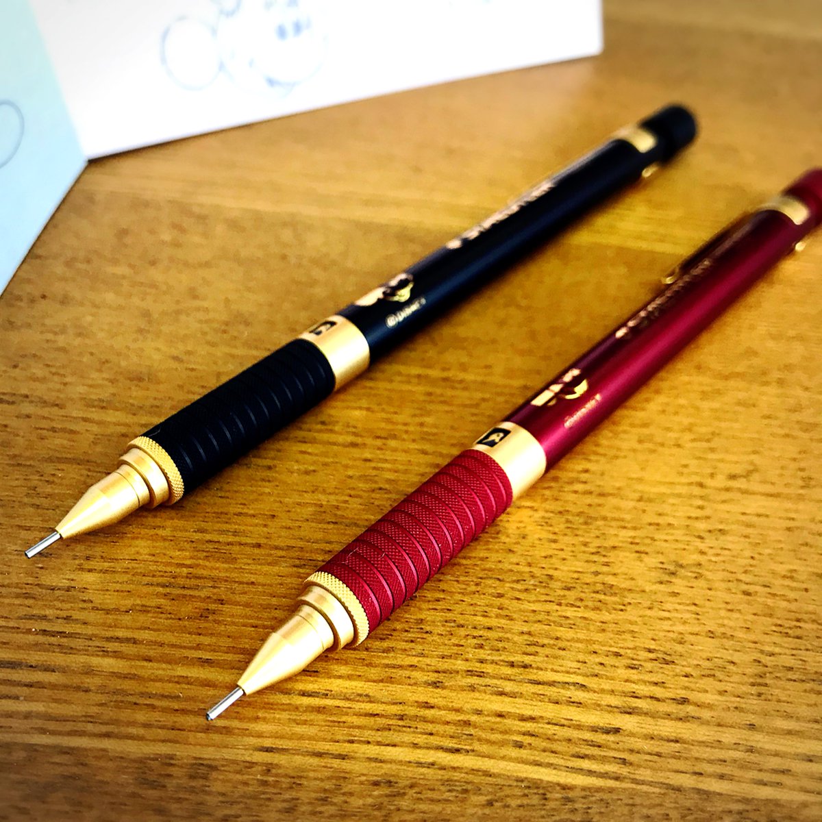 O Xrhsths 金ペン堂 消しゴムすくい開催中 裾野市の文房具店です Sto Twitter ミッキーのスクリーンデビュー90周年を記念して ステッドラー製図用シャーペン 限定ディズニーデザインです これはゴールドパーツが入って豪華 箱も素敵でプレゼントに