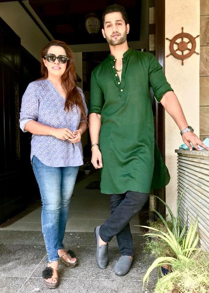 Asadbutt0077's tweet photo. #BTS
#Start #Work #NewProject
#With my #Director Zaib Chaudhry
#Project #Mutthi #Bhar #Chahat
A #Project of #FocusProduction....................A~B https://t.co/em4NY1yxTQ