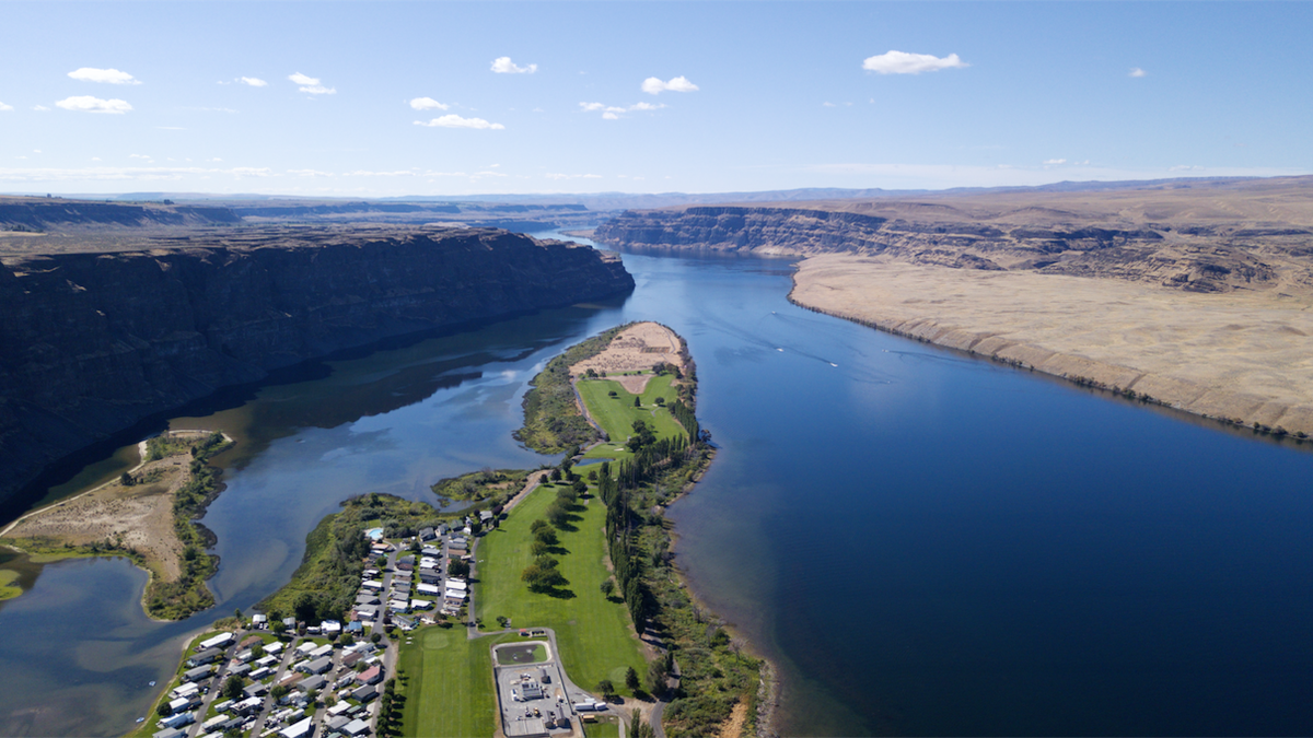 antsmarching's tweet photo. So…Crescent Bar was pretty nice.
#Gorge2018 https://t.co/BfYEkv8y8T