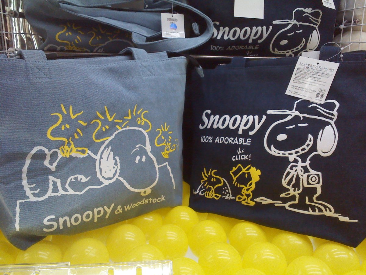 ラウンドワンスタジアム宮崎店 スヌーピー発泡プリントデニムトートバッグ スヌーピーのデニムトートバッグ 2種類投入しました このかわいさにコーディネートしやすいときたら もうgetするしかないでしょ 笑 ラウワン宮崎店 スヌーピー