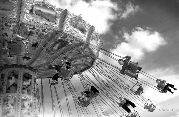 карусель в облаках. карусель в движении. карусель картинки для. сюрреализм в архитектуре. карусели.