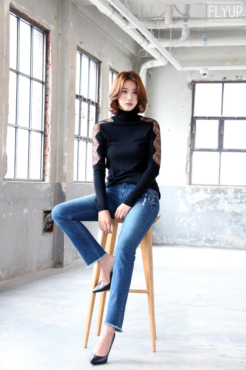 FL0WERCAFE's tweet photo. Legs #YooInYoung https://t.co/i0Cm6Z9ccP