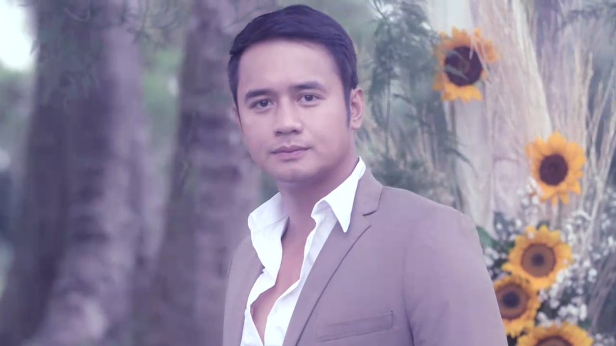kthrngn's tweet photo. Just imagine him waiting for you while walking on the aisle! 😍 #ArawGabiKidnap @1migueldeguzman https://t.co/tis2tuqTVV