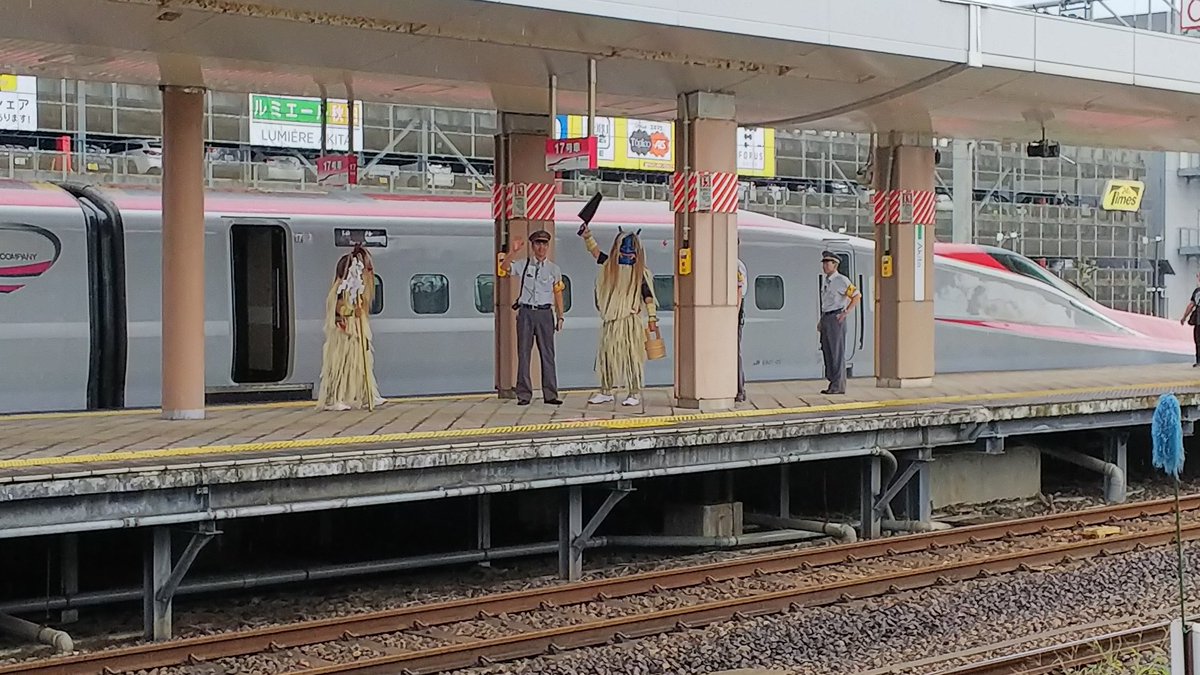 S_Ltd_charlotte's tweet photo. 秋田駅ホームに仮面をして包丁を所持している者がいます！何やらこちらに向かって包丁を振り回す仕草をしています！至急応援を！() https://t.co/KJZLKzsAvj