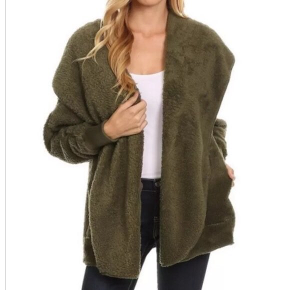 lolas_nj's tweet photo. OG 🐻 BEAR COATS 🐻 ARE BACK IN STOCK‼️49.95‼️ in sizes small, medium, & large and in colors black, olive, light tan, light grey, dusty pink, and white👍📦WE SHIP📦CALL US TO PURCHASE☎️732-972-5222☎️ or come on in🛍 #bearcoats #lolas #lolasnj #bearcoat #bearjacket #need https://t.co/riEL5An6PO