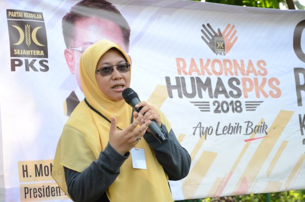 Ketua DPP PKS Bidang Humas Ledia Hanifa