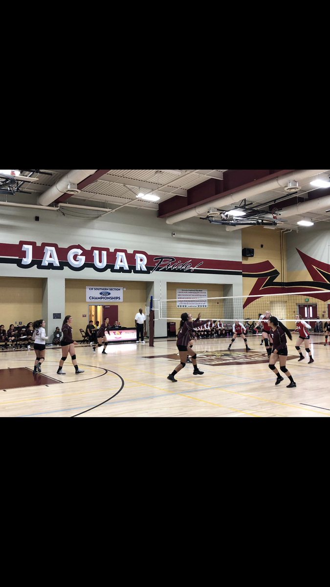 _upsports's tweet photo. AND THE VOLLEYBALL TEAM WITH THE COMEBACK FROM A 2-1 DEFICIT TO TAKE THE DUB OVER BIG BEAR!!!!!👌🏽🏐 https://t.co/8430xXDoxt