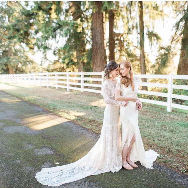 Love is love is love is love. 
#seattleweddingphotographer #twobrides #loveislove #seattlewedding #seattlebride #seattlebridemag #junebugweddings #destinationweddingphotographer #boatwedding #nauticalwedding #loveauthentic #featuremeoncewed #visualcoop #… ift.tt/2MbONIY