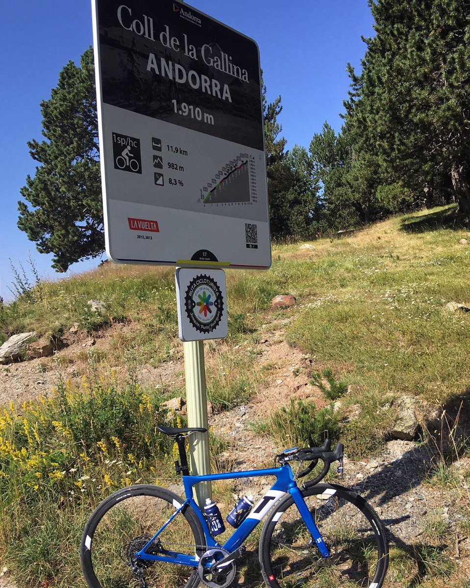sportmed_es's tweet photo. 🇦🇩✅COLL DE LA GALLINA✅🇦🇩
La @3Tbike STRADA PRO superó el mítico y exigente puerto andorrano que sentenciará, definitivamente, La Vuelta España 2018.
#3TBike #StradaPro #3TStrada #RoadBike #LaVuelta #LaVuelta18 #Ciclismo #Andorra 🇦🇩 #LaGallina #Cycling #CollDeLaGallina https://t.co/HeYwdbnuDf