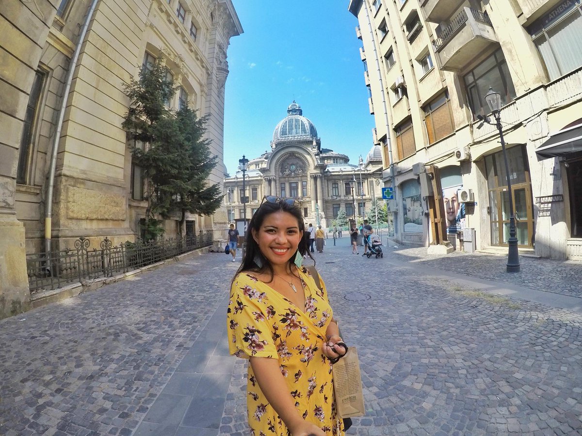 2MonkeysTravel's tweet photo. Lady in yellow! #discoverbucharest #whileinbucharest #Bucharest #Romania #VisitRomania @RomaniaTourism https://t.co/nT7eEtahIQ