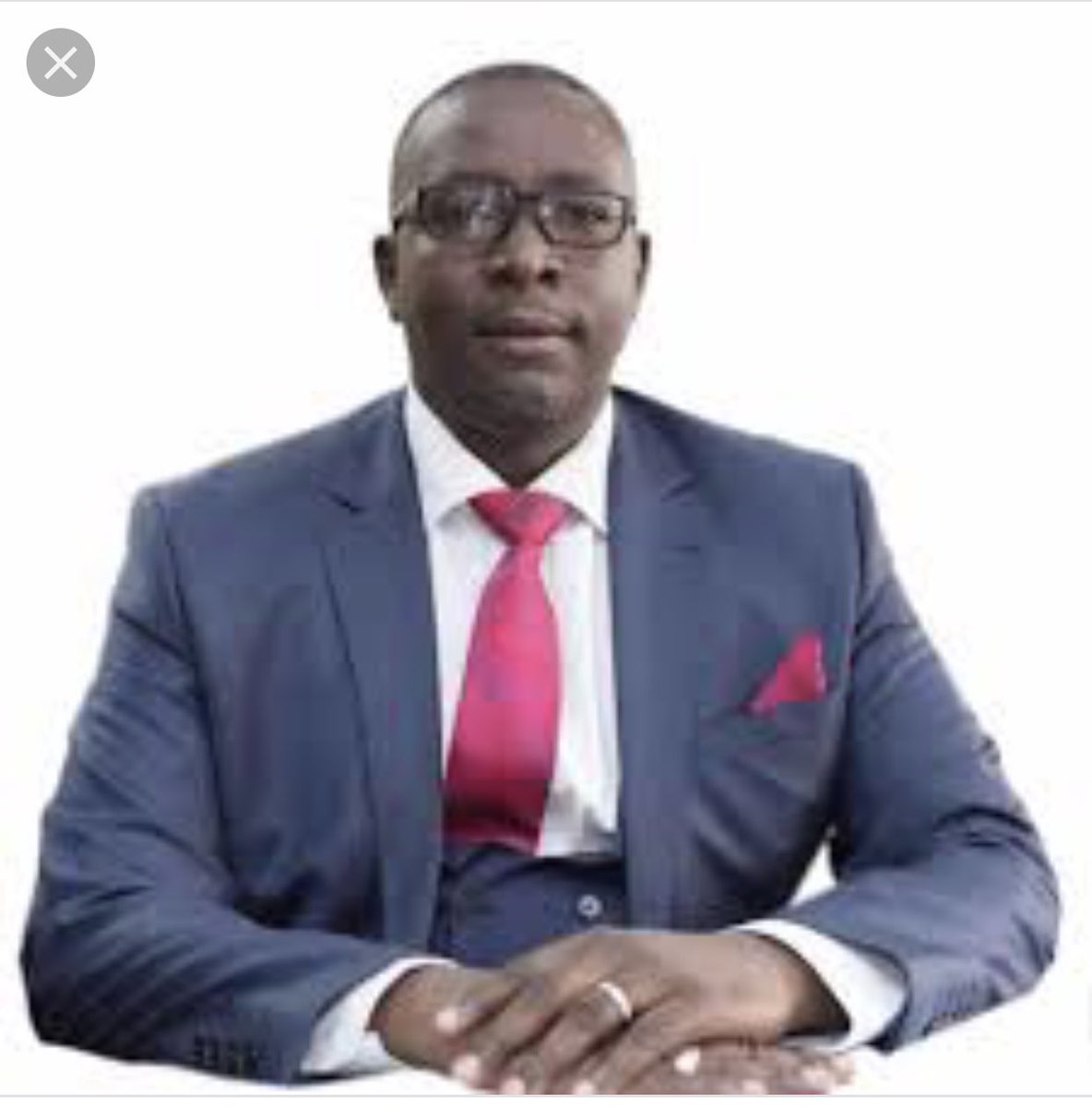 larry_moyo's tweet photo. Weeks after battling in ConCourt, Advocates Thabani Mpofu and Lewis Uriri have joined hands in Wicknell Chivayo’s corner. They want Zesa to pay him $25million in damages for alleged repudiation of solar project contract. $15m is for loss of profit! https://t.co/TLWJx6RfYZ