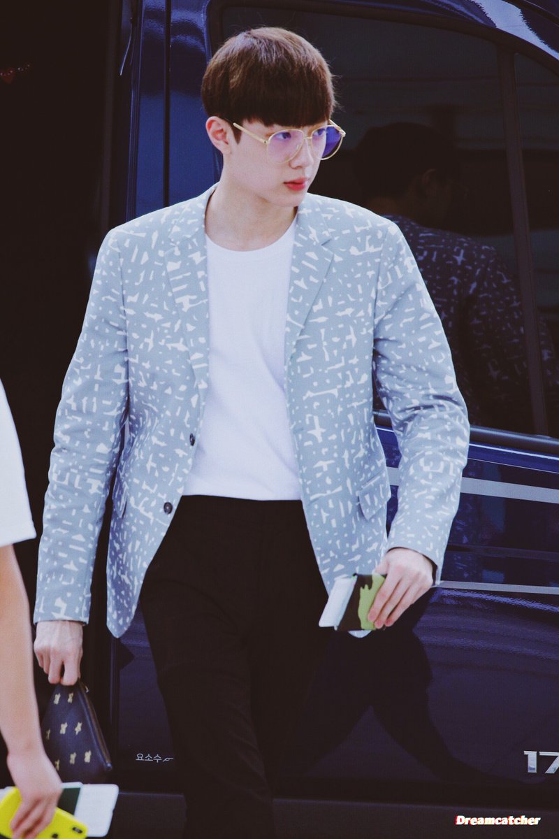 Dcatcher0100's tweet photo. #라이관린 #LaiKuanlin 
180906 인천 출국
https://t.co/sgRTe9fRDN
https://t.co/cU57WaJ37M https://t.co/JONbkcqp1J
