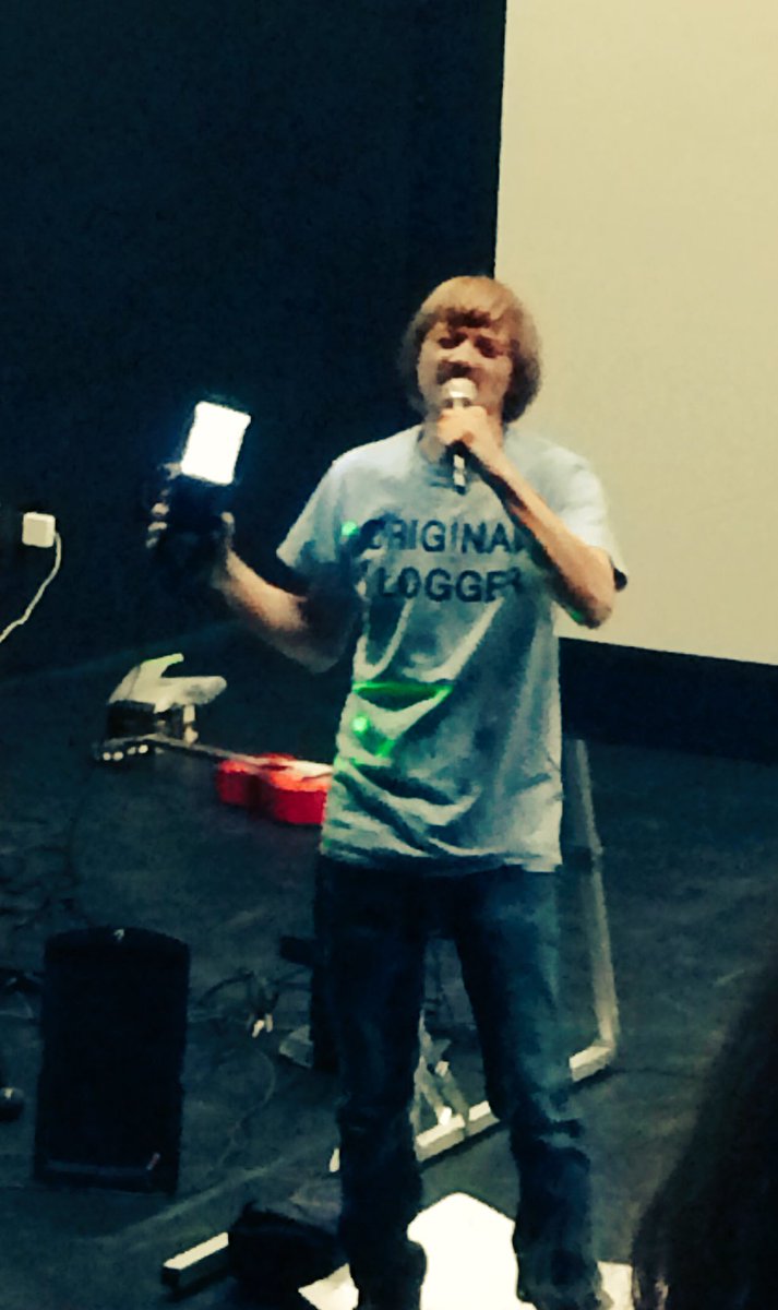 filmadelphia's tweet image. Just saw @weirdpaul perform after a screening of the doc about him, WILL WORK FOR VIEWS, at @PhillyUnnamed and it was a fucking blast. He turned a jar of JIF into a strobe light for his song Peanut Butter Recall (he remembers them all) #PUFF3