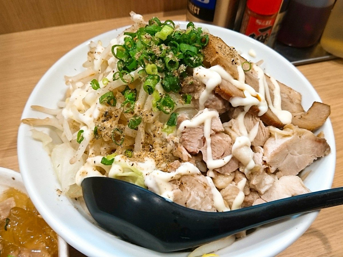 きーかず Twitterissa もやしマヨまぜそば 下は油そばみたいになってるんだけど上のマヨ和えもやしと混ぜるとタレがマイルドになるって変化を意図してるならあの人賢いな 偶然だろうけど らーめん よっちゃん 仮 Yyy0517ttt1 In 仙台市 宮城県 T