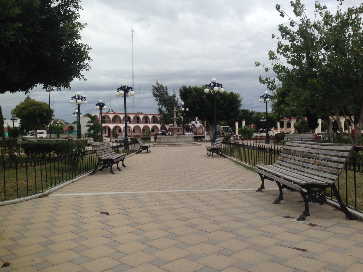 triangulararqui's tweet photo. Recién empezamos a trabajar en el proyecto de remodelación y reactivación del zócalo  y en el plan de desarrollo urbano sustentable y muchos proyectos más de la bella ciudad de Santo Tomás Hueyotlipan, Puebla. https://t.co/9DxoOPfZYr