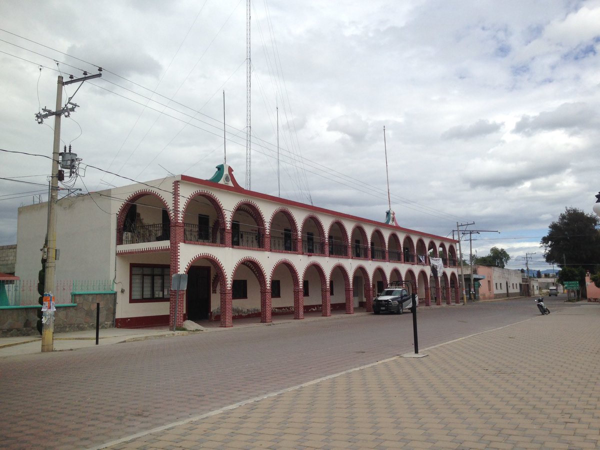 triangulararqui's tweet photo. Recién empezamos a trabajar en el proyecto de remodelación y reactivación del zócalo  y en el plan de desarrollo urbano sustentable y muchos proyectos más de la bella ciudad de Santo Tomás Hueyotlipan, Puebla. https://t.co/9DxoOPfZYr