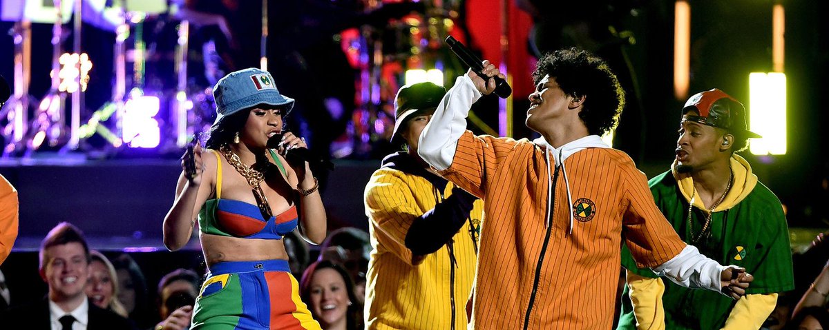 Bruno mars cardi b finesse. карди би и бруно марс. Mars cardi. бруно марс с девушкой. Mars cardi.