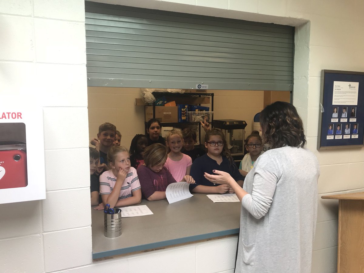 setonschoolRD's tweet photo. New school year means new Grade 5βs! They took their job training today and are all set to take on the jobs around the school. #bealeader #godletthemseeyouinme #backtoschool #grade5 #teachingelementary #sesrd #lovewhatyoudo https://t.co/0cwC5JmEIK