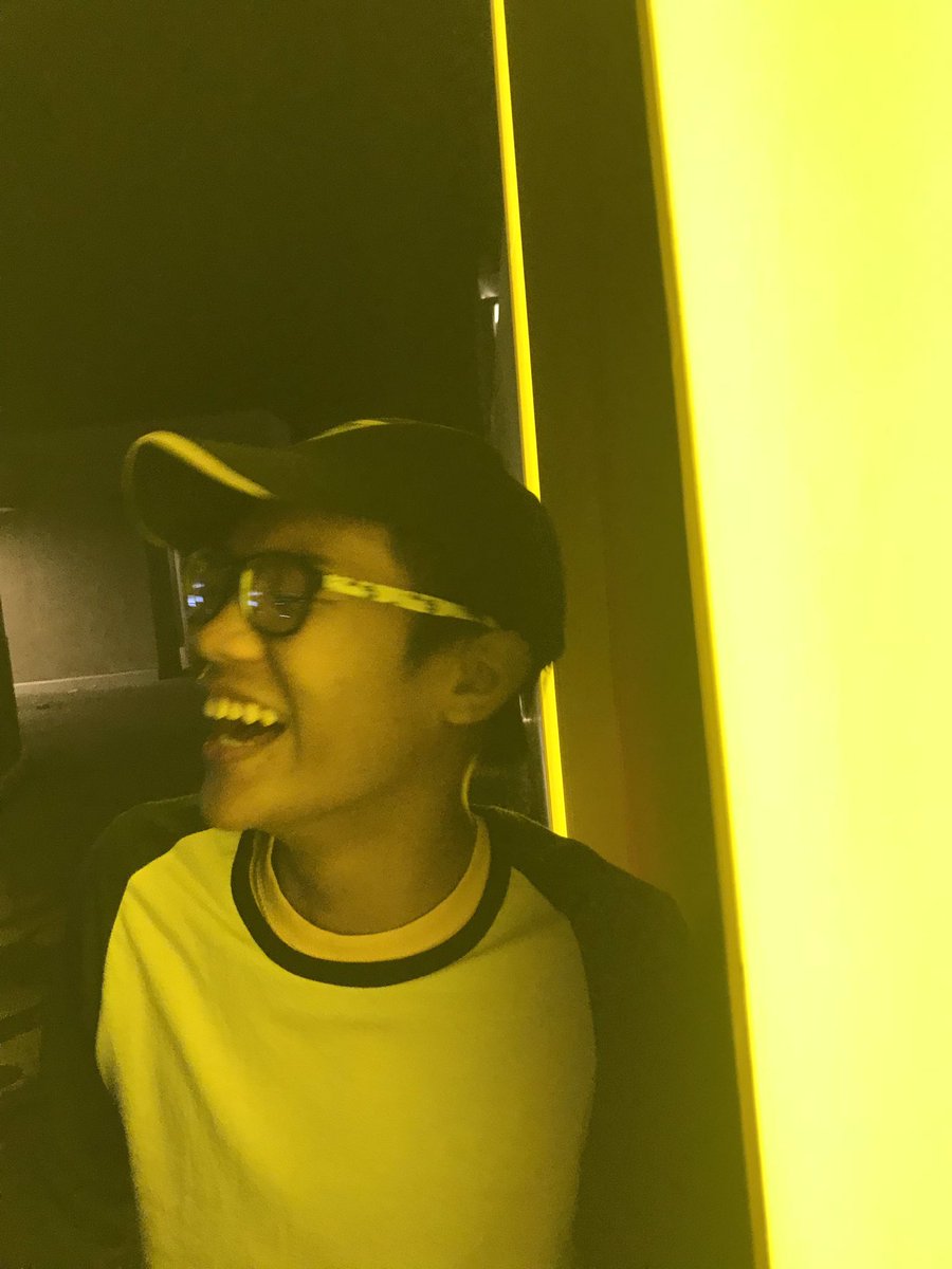 damnnkeen's tweet photo. Birthday ng tropa ko. Pakibati naman po. Sobrang nakakatulong to thesis lang din. HAHAHAHAH retweet and heart will be graded. Thank you. HAPPY BIRTHDAY BUBOY! Enjoy ya day! God bless! 🤗 #forthesis https://t.co/sZ3Jq67F6q