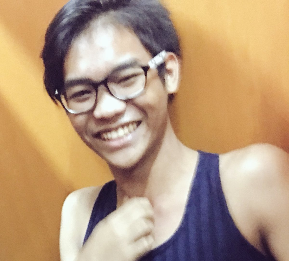 damnnkeen's tweet photo. Birthday ng tropa ko. Pakibati naman po. Sobrang nakakatulong to thesis lang din. HAHAHAHAH retweet and heart will be graded. Thank you. HAPPY BIRTHDAY BUBOY! Enjoy ya day! God bless! 🤗 #forthesis https://t.co/sZ3Jq67F6q