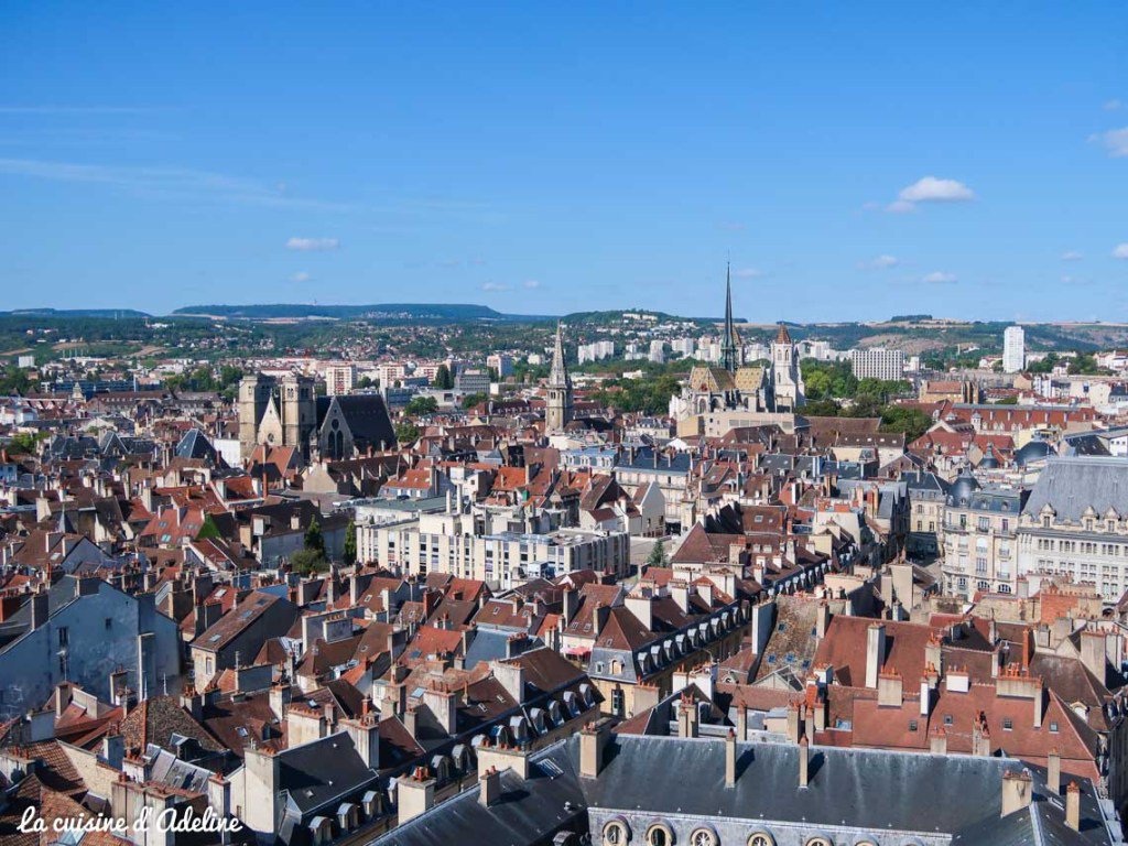 Je vous emmène découvrir #Dijon en vidéo/photos : une ville riche en gastronomie et en culture. Une destination sympa où passer un weekend à petit prix! :-) adeline-cuisine.fr/un-weekend-a-d…