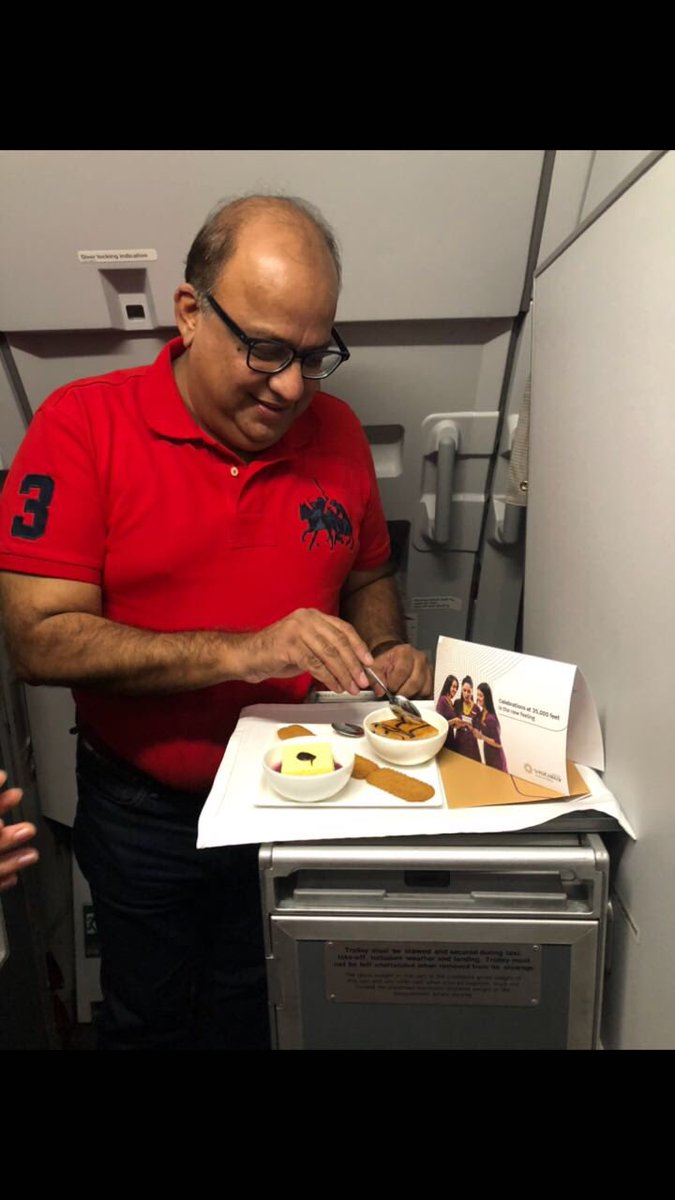 NeerajAjmani's tweet photo. Delightful experience to be flying @airvistara on my birthday Del-Pune.Surprise organised by superb cabin crew Anwesha &amp; Bharat.Thanks for making it so special. https://t.co/vgeNaIlPEQ