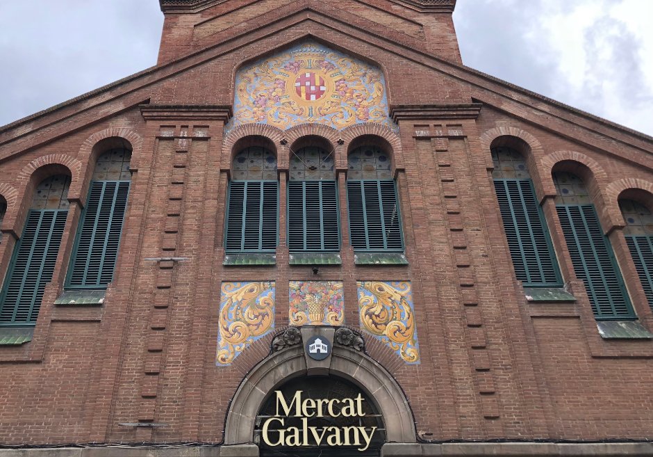 GrupoNomo's tweet photo. Este es uno de los mercados más emblemáticos de Barcelona y está muy relacionado con una nueva sorpresa de Grupo Nomo....😏
¿Sabes qué puede ser? 🤔
.
.
.
#newproject #mercadogalvany #gruponomo #incognita #sushi #japanfood #japones #sushi #igerbcn #igerscatalunya #foodies #bcn https://t.co/hoU7BXMOJ9