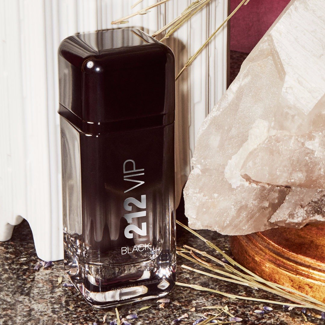 essenza_ng's tweet photo. Because it's Friday! We need something fun😘 Experience the exclusivity of being a VIP. With Carolina Herrera 212 VIP Black you don't just go to the party. You are the party.
#CH #carolinaherrera #212VIPBLACK #tgif #Friday #tgiffragrance #perfume #fragrance #scent #essenzang https://t.co/2kL8nfnBGM