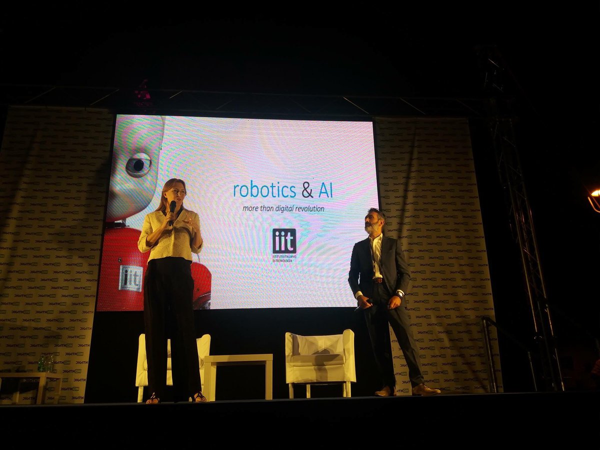 barbaracarfagna's tweet image. #Digithon2018 è un gran successo. Porta tecnologia, comunicazione e politica in un territorio vivo recettivo attivo: la mia amata Puglia (non sono pugliese ma ci sto diventando). Complimenti a @LetiziaDAmato per l’efficienza e l’organizzazione di tre giornate complete