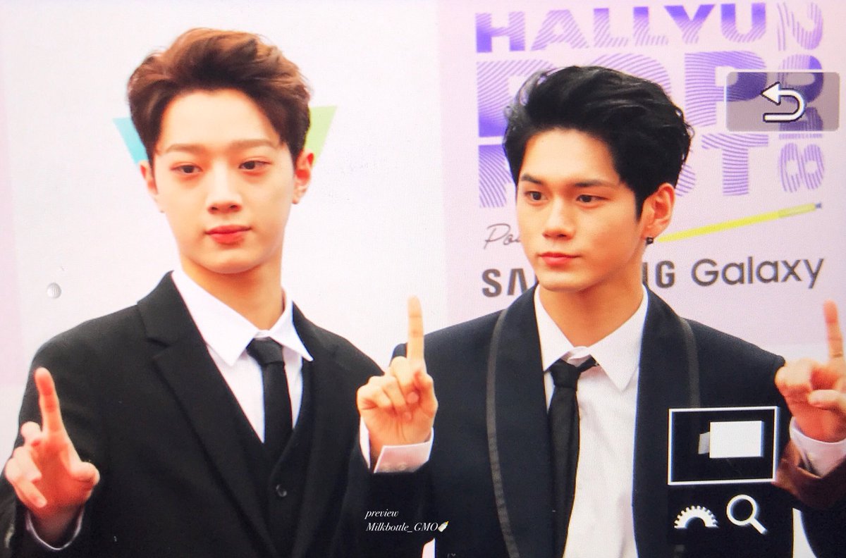 milkbottle_gmo's tweet photo. 180907 Hallyupopfest 
#라이관린 #옹성우 #워너원 https://t.co/ugvKRBq0Mj