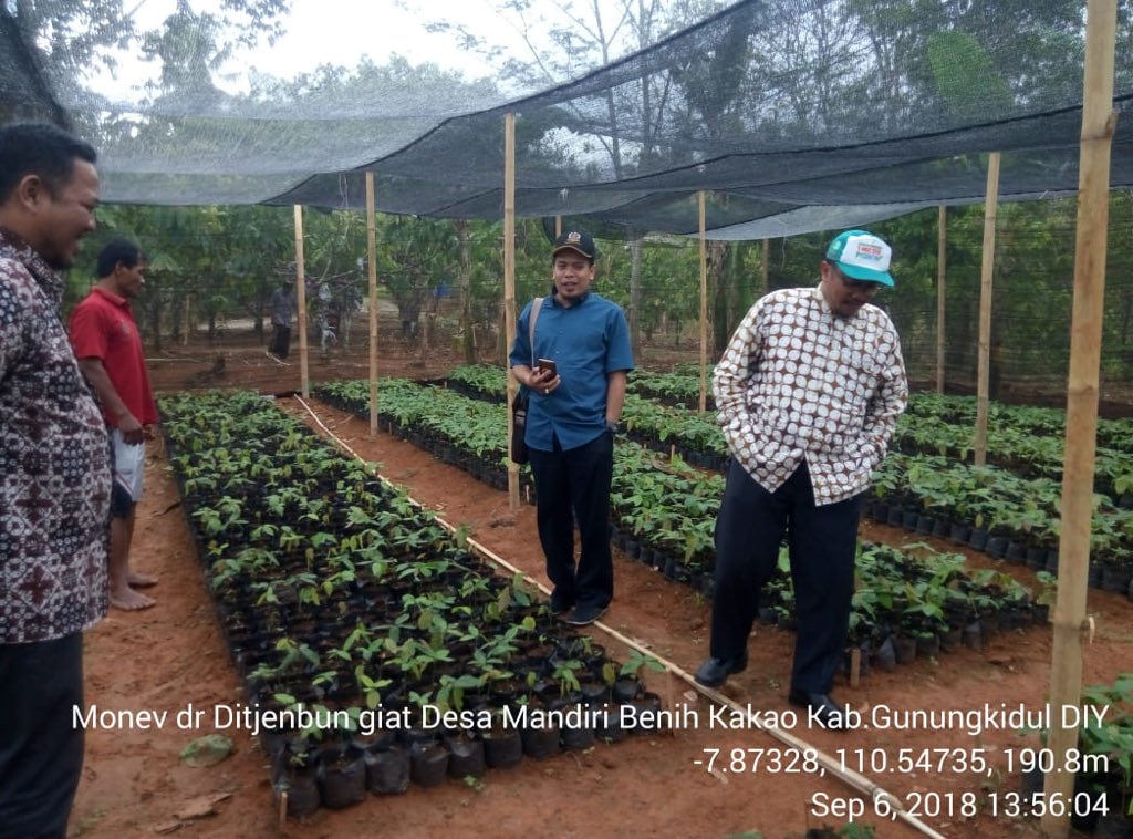 fkp2indonesia's tweet photo. #KerjaNyata #TKPPLPYogyakarta Bersama Ditjenbun melaksanakan Kegiatan Monitoring dan Evaluasi Program Desa Mandiri Benih Kakao di Kab. Gunung Kidul-DIY @Amran_Sulaiman1 @kementan @ditjenbun @HukmasDitjenbun @badansdm @agroinovasi #PerkebunanJaya #FKP2I https://t.co/1dAiDAaQZE