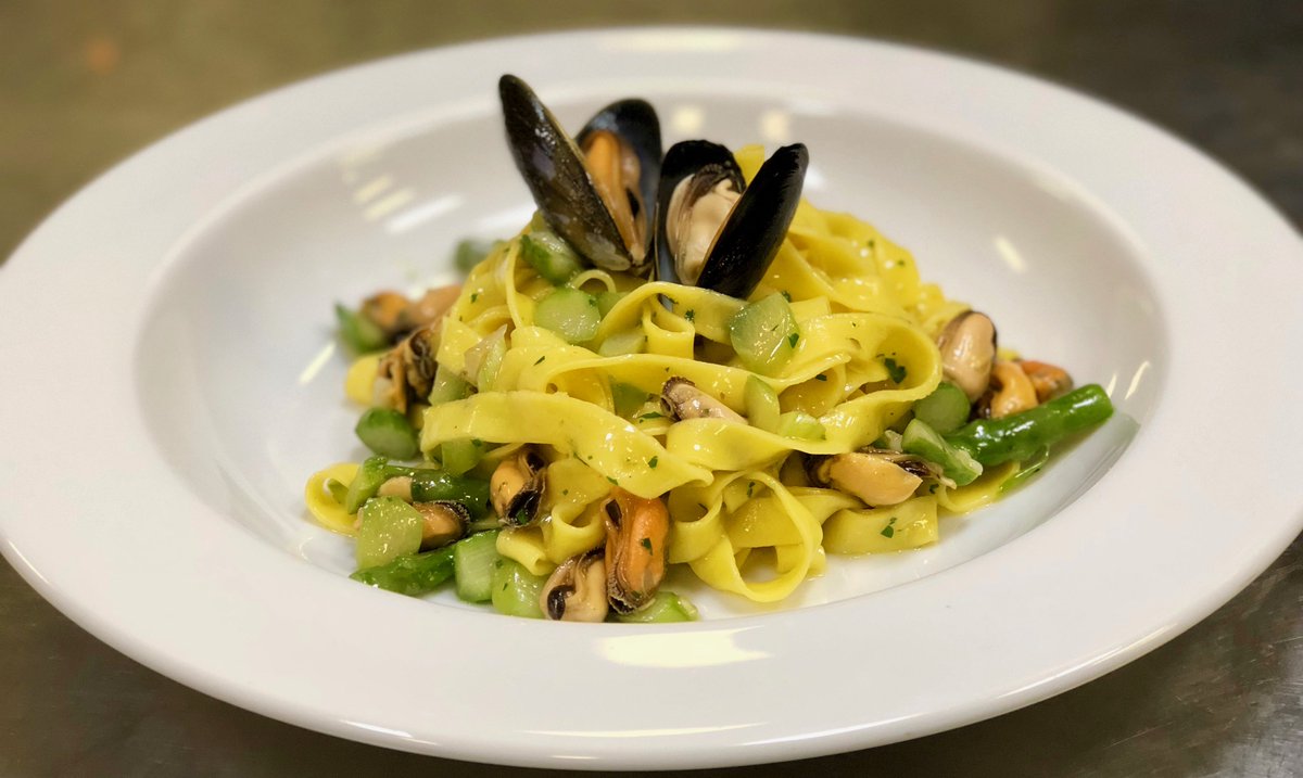 OlivoGroup's tweet image. Super fresh, homemade, saffron infused tagliatelle with mussels &amp;amp; asparagus 👊🏻👊🏻👊🏻 #septembermenu #olivomare #fishfriday