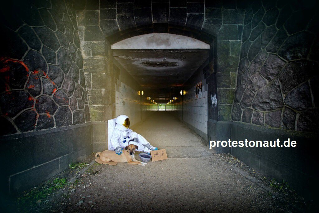 Protestonaut's tweet image. Armut. #diemutterallerprobleme