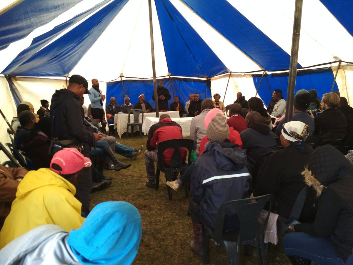 Tribal authority from Mankosi receiving the participants from the 3rd summit on #communitynetworks in Africa. At the place where <a href="/ZenzeleniNet/">Zenzeleni</a> started. #SwitchItOn #ShapeTomorrow