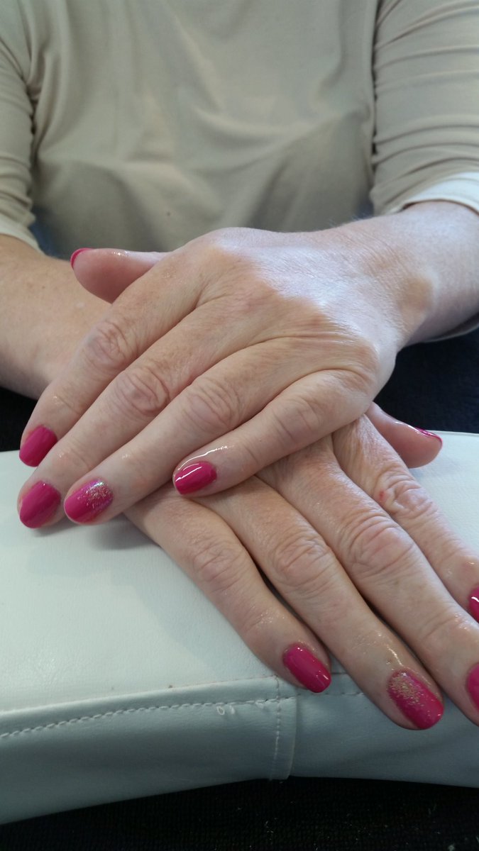 ThePerfectYou2's tweet photo. First client of the day at Head 1st. Gel Polish with a sprinkling of glitter.

#ThePerfectyou #Knutsford #localbusiness #nails #hair https://t.co/dw7Z3qSTli
