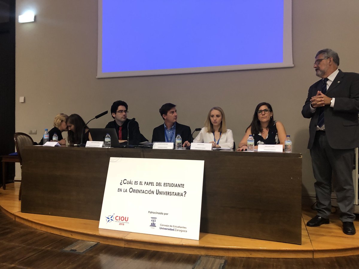 alcala_aalcala's tweet photo. Estamos en la mesa organizada por los estudiantes de la universidad de Zaragoza . ¿Cual es el papel del estudiante en la orientación Universidad ? https://t.co/avwJs8VUyc
