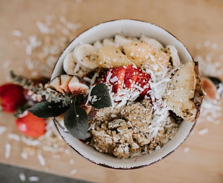 MadeFareCo's tweet photo. Cramming five days of work into four has us beat. Dreaming of the weekend and this Hello Juice smoothie bowl. 

📷 The Lovely Lens Photography https://t.co/dqMd6odKCl