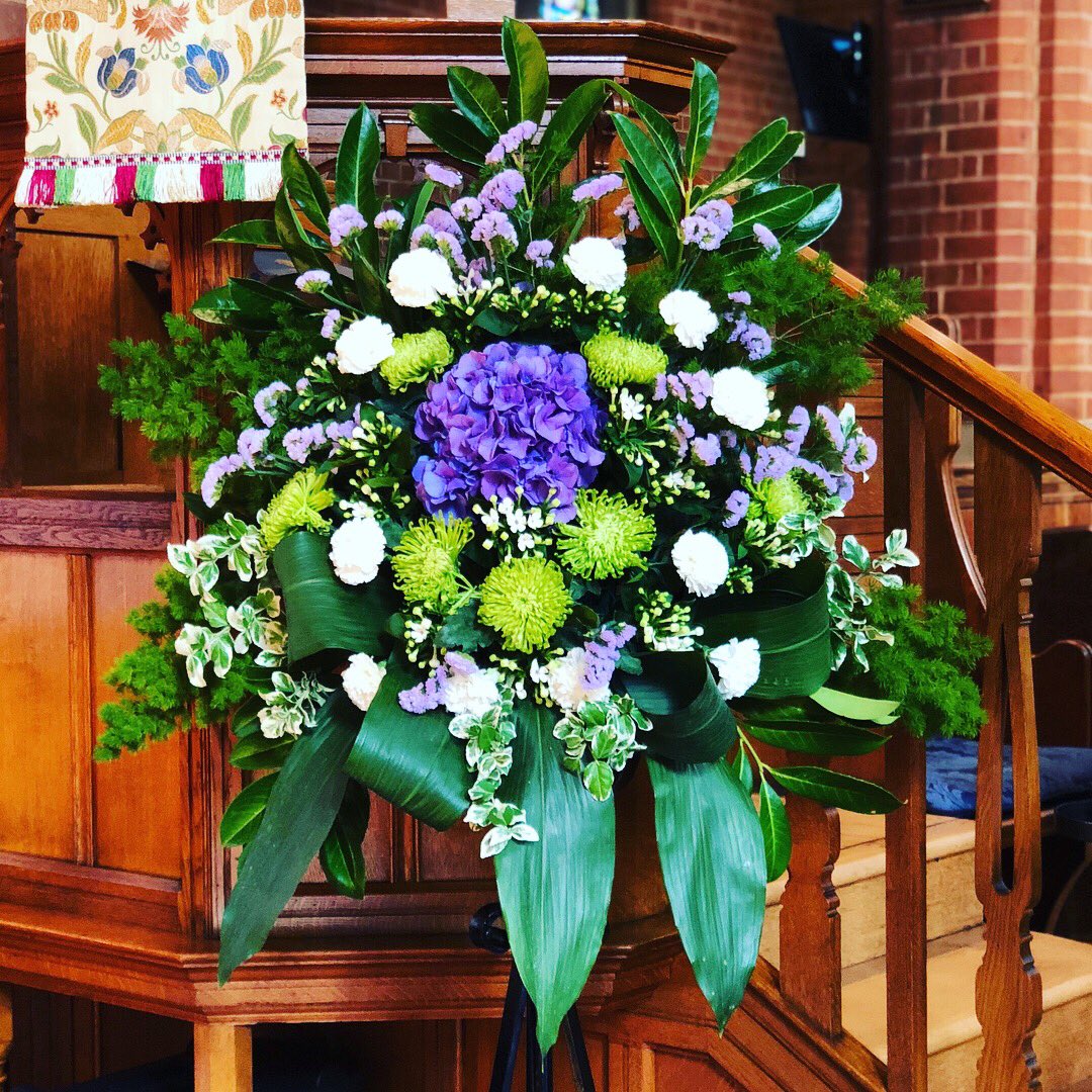 JanssonLiz's tweet photo. Really enjoyed doing the Chapel flowers with a couple of the other mums this morning @EpsomCollegeUK 
.
.
#chapelflowers #schoolstart #flowers #chapel #purpleandwhite #beautiful #flowerarranging #funwiththemums #epsomcollegechapel #epsomcollege https://t.co/58PucxnWVP