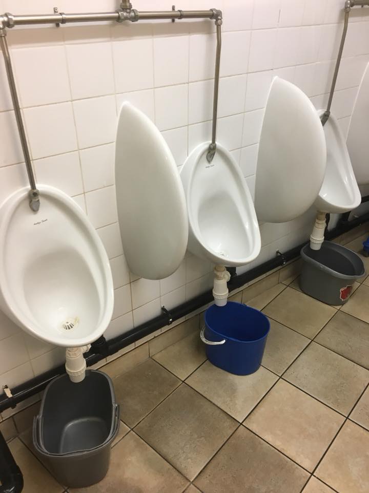 asemota's tweet image. Nigerian High Commmission in London.
We take our "Anyhowness" everywhere with us. I now believe that it is genetic.