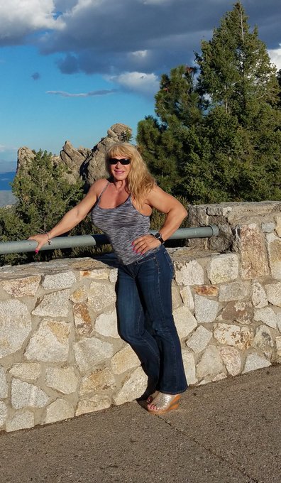 Mt Lemmon, AZ https://t.co/tjPZiK2ayX<a href="/tag/tittytuesday"class="tags"><span>#tittytuesday</span></a><a href="/tag/valentinesday"class="tags"><span>#valentinesday</span></a><a href="/tag/femalemuscle"class="tags"><span>#femalemuscle</span></a>