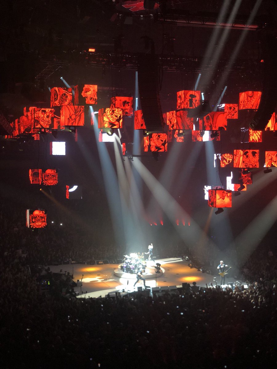 scott_riha's tweet photo. Awesome seeing @waterandguts and @UofNcubfan at the @Metallica show tonight!! Thanks for letting me hang!! #MetInNebraska #Metallica https://t.co/6frfR3CdBY