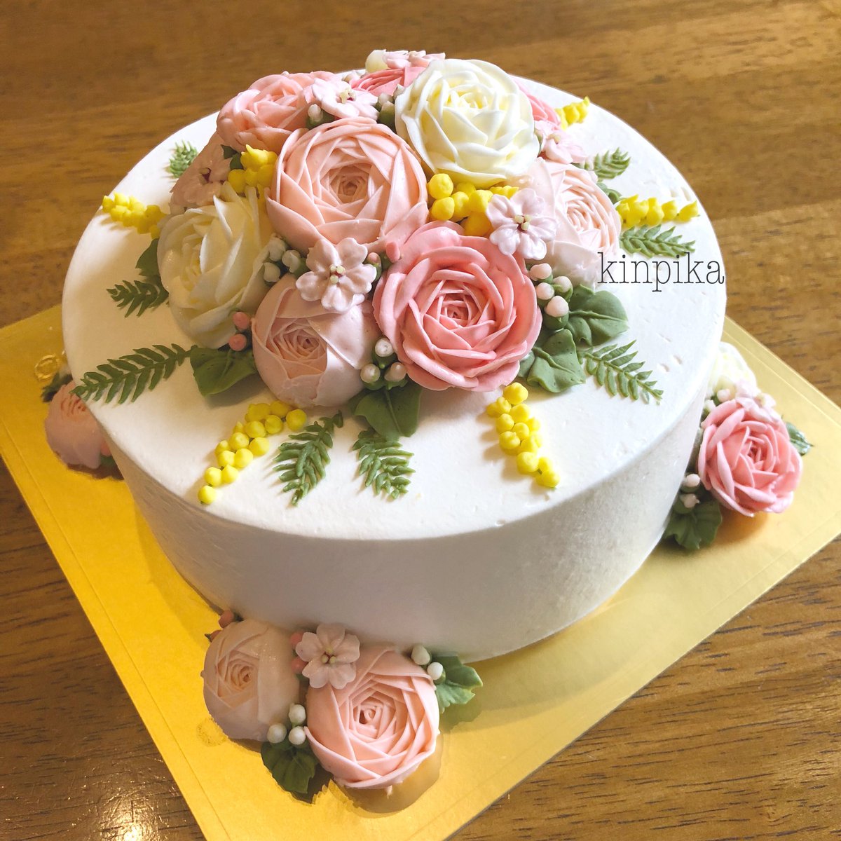 きん 可愛らしいバラと桜のケーキ 花をたくさん飾りました フラワーケーキ 安曇野 Cakeworks Kinpika