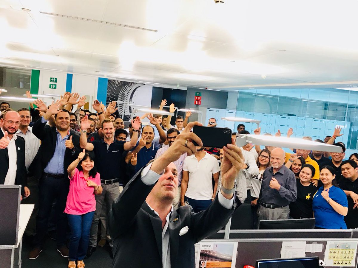 NeikeCedrik's tweet photo. Trying my best to get everyone in the #selfie.
Inspiring 3 days w/ customers,government officials &amp; our teams in #Dubai and #AbuDhabi! Enjoyed exchanging ideas &amp; witnessing what's possible in a multicultural place that's constantly transforming. @siemens_me  #إلى_اللقاء https://t.co/8a5v8ez91E