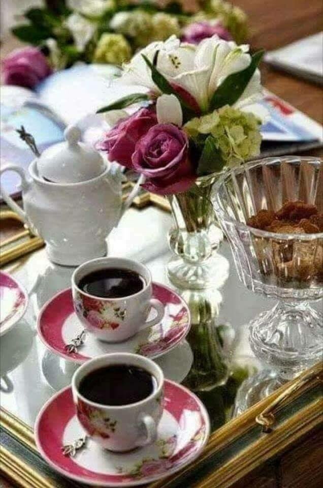 DavLucia's tweet photo. @AtzeniRegina .... e che i profumi del cuore ti accompagnino nel nuovo giorno 
Un abbraccio affettuoso 🤗😘🌹 https://t.co/MFTdenQgF9